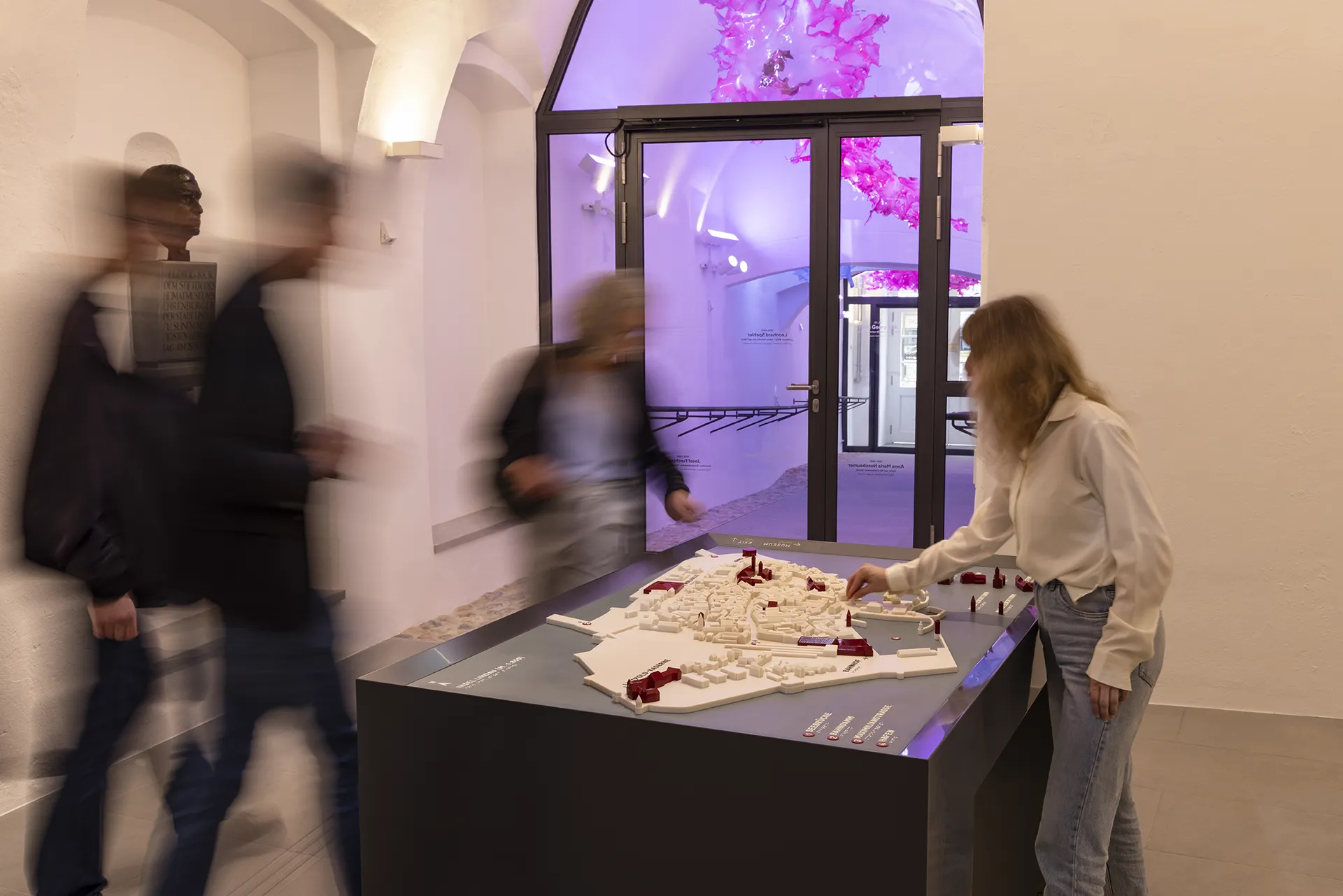 Ausstellungsfotografie Cavazzen Museum Lindau Besuchermodell